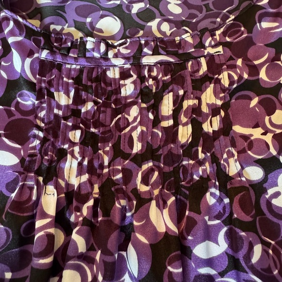 Danielle B Sleeveless Blouse Women’s Size 12 Purple Black Pintuck Pleats Silky - Picture 2 of 9